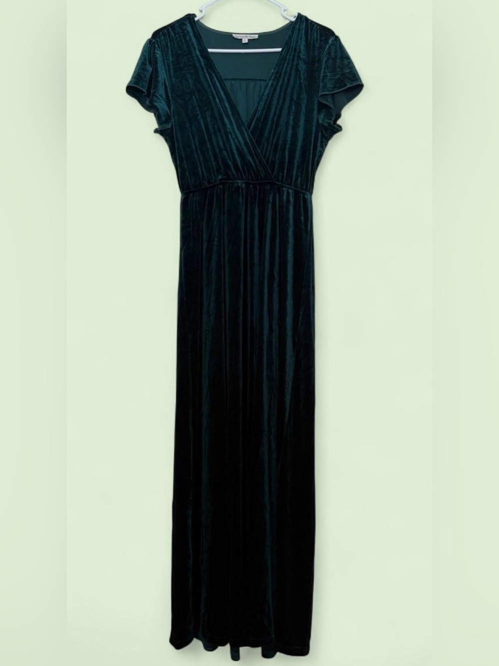 Elegant Green Velvet Maxi Dress with V-Neck